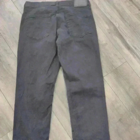 Levi's - Picture 3 of 5